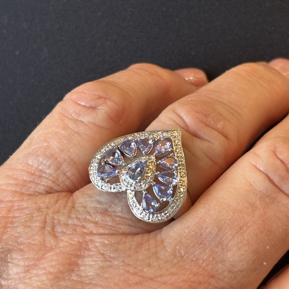 Tanzanite & Diamond Heart 💜 Ring - Picture 7 of 8